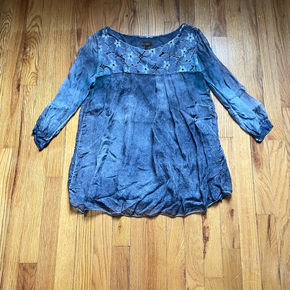 Amanti top in blue color